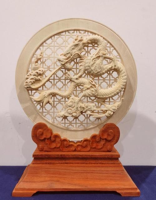 能提供更多龍擺件的圖片嗎？