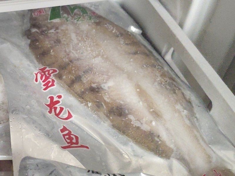 龍魚喂凍食解凍多久可以吃食物：喂食龍魚的凍食在解凍后需要達到一定狀態才能喂食