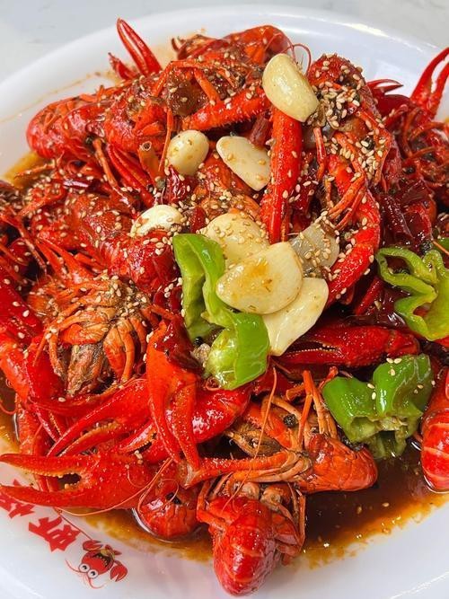 廣州魚缸定做廠家推薦：廣州水族魚缸定做廠家：魚缸定做廠家的產品質量和服務