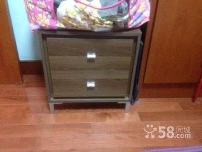 床邊放小魚缸好嗎視頻：床邊放小魚缸好嗎視頻詳情