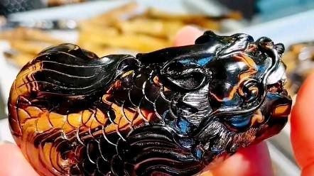 魚缸換水后水變白的原因和處理方法是由多種因素引起的：魚缸換水后水變白是怎么回事？