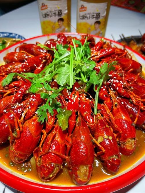 能再提供一些龍蝦的圖片嗎？