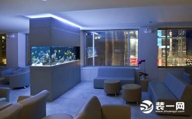 辦公室魚缸擺放位置辦公室魚缸風(fēng)水禁忌有哪些禁忌：公司大廳魚缸擺放位置