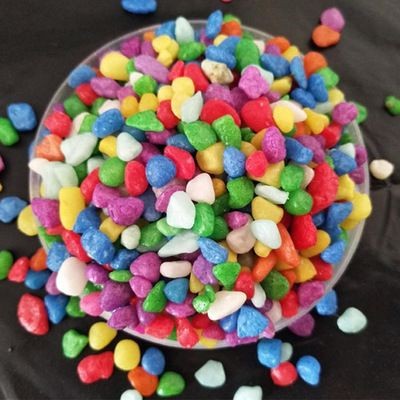 魚缸彩色石頭是染色的嗎：如何辨別魚缸彩色石頭是否染色
