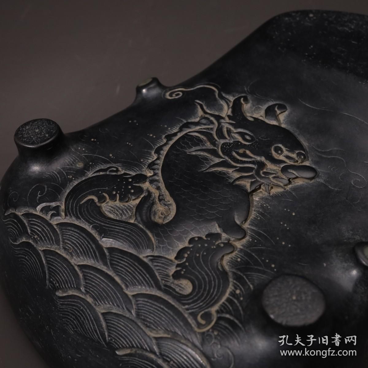 雕刻魚龍有什么寓意：雕刻魚龍的寓意主要涉及至高的權(quán)勢與地位、飛黃騰達(dá)健康長壽