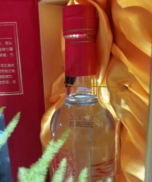 經(jīng)典禮盒裝和750ml典藏紅龍有何區(qū)別？