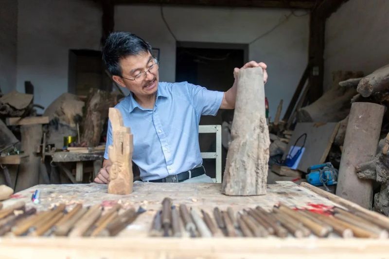 有哪些著名的木雕龍頭藝術家？