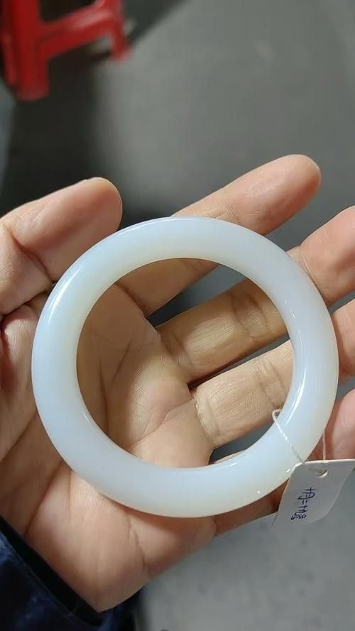 如何辨別真假和田玉龍魚擺件？