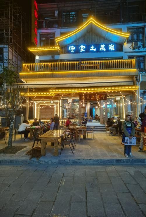 恭城瑤族開水族店怎么樣？加盟祥龍魚場(chǎng)賣龍魚市場(chǎng)怎樣？