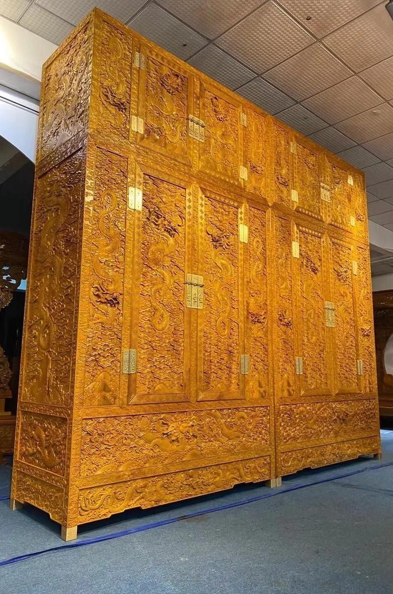 給我推薦一些著名的古典家具金龍裝飾真品
