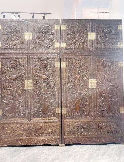 給我推薦一些著名的古典家具金龍裝飾真品