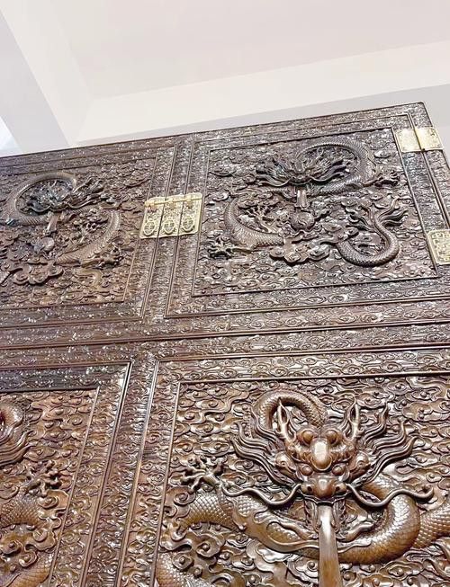 給我推薦一些著名的古典家具金龍裝飾真品