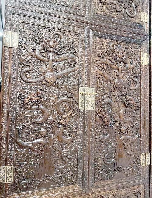 給我推薦一些著名的古典家具金龍裝飾真品