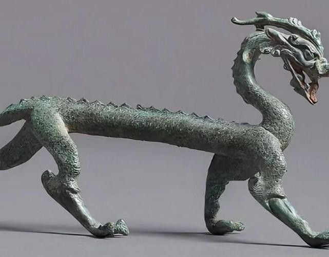 推薦一些金龍雕塑的經典款式