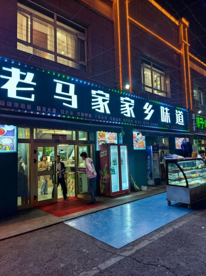 吉木薩爾開水族店怎么樣？加盟祥龍魚場賣龍魚市場怎樣？