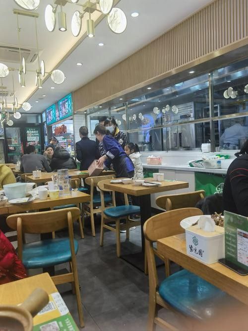 貴定開水族店怎么樣？加盟祥龍魚場賣龍魚市場怎樣？