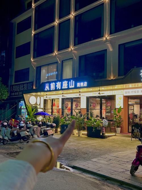 陽朔開水族店怎么樣？加盟祥龍魚場賣龍魚市場怎樣？
