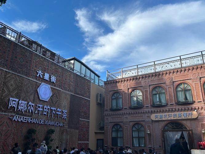 伊犁哈薩克開水族店怎么樣？加盟祥龍魚場賣龍魚市場怎樣？