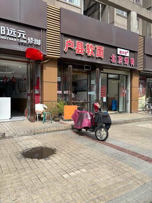 戶縣開水族店怎么樣？加盟祥龍魚場賣龍魚市場怎樣？