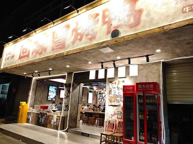 六庫開水族店怎么樣？加盟祥龍魚場賣龍魚市場怎樣？