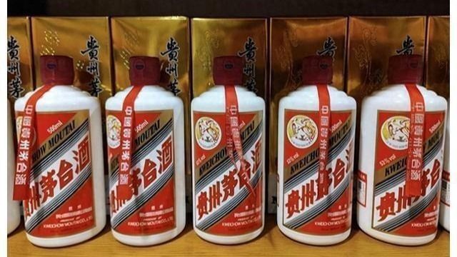 金龍魚和茅臺的股價（金龍魚和茅臺的股價在近期表現(xiàn)各異）