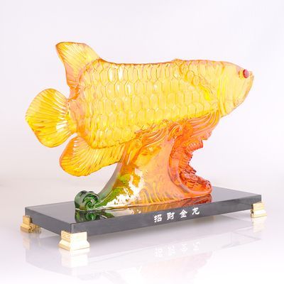 客廳放金龍魚擺件好不好看：客廳擺放金龍魚擺件有什么風(fēng)水講究？