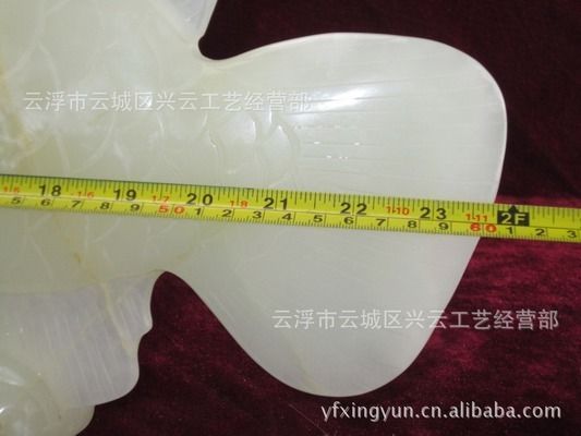 金龍魚玉石雕刻，金龍魚玉石雕刻圖案價格從30厘米長的1280元不等