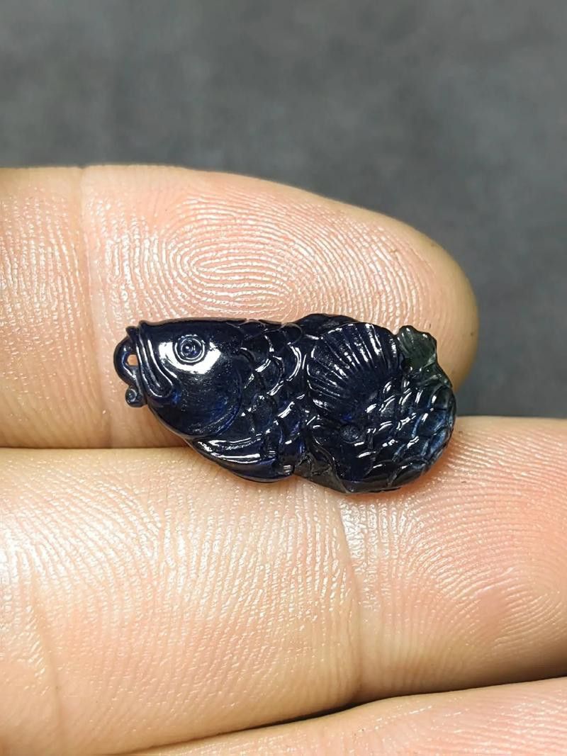 有哪些著名的金龍魚寶石作品？