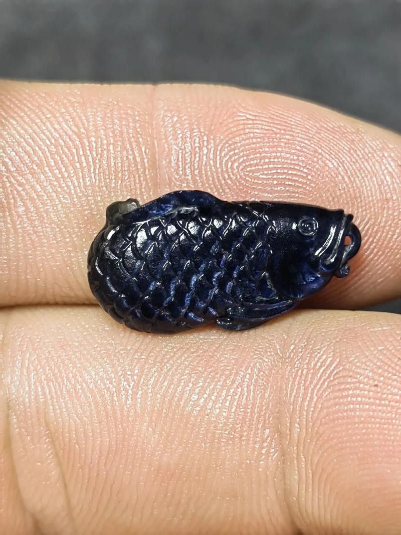 有哪些著名的金龍魚寶石作品？