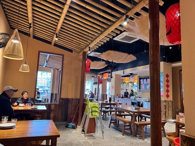勉縣開水族店怎么樣？加盟祥龍魚場賣龍魚市場怎樣？