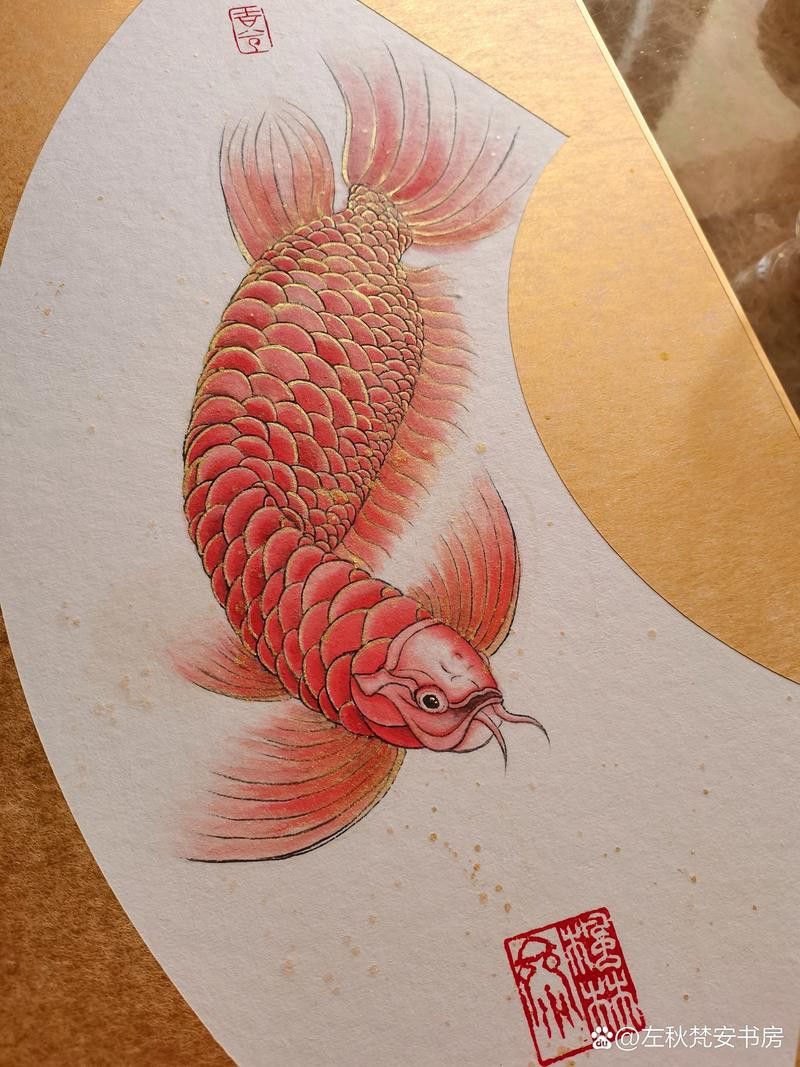 有沒有更多簡潔風格的紅龍魚頭像？