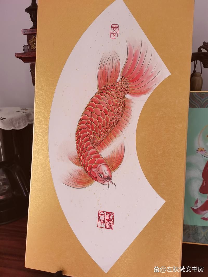 有沒有更多簡潔風格的紅龍魚頭像？
