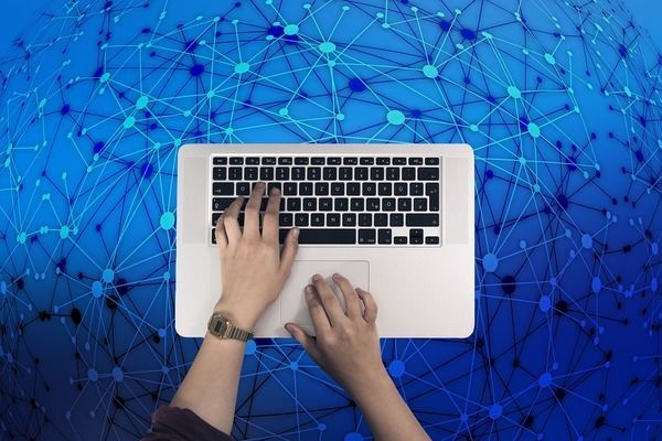 龍魚風水擺放的最佳方位：龍魚擺放位置在風水學中對家庭的運勢和財運有著重要影響 龍魚風水擺放的最佳方位：龍魚擺放位置在風水學中對家庭的運勢和財運有著重要影響 龍魚百科 第4張