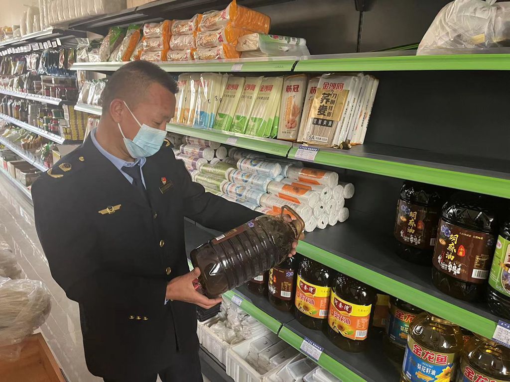 金龍魚用什么過濾器材最好：金龍魚最佳過濾材料選擇指南，金龍魚在養殖過程中如何選擇