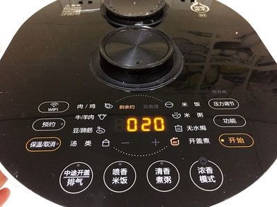 金龍魚(yú)白燈和黃燈一起亮：金龍魚(yú)在養(yǎng)殖過(guò)程中白燈和黃燈光同時(shí)亮起的現(xiàn)象