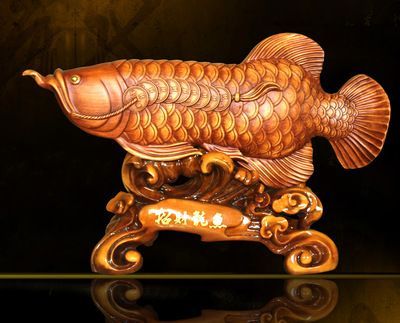 龍魚木雕擺件：阿里巴巴等電商平臺上龍魚木雕擺件招財龍魚擺件