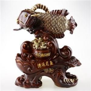 龍魚擺件擺放在辦公桌還是書柜好（辦公室擺放龍魚擺件的風(fēng)水原則）