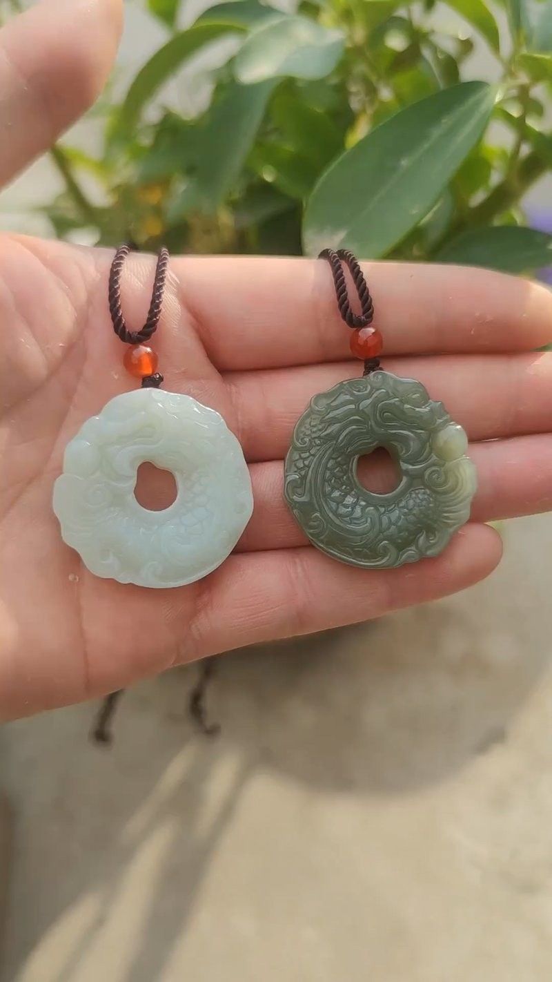 龍魚吊墜的材質哪種最好？