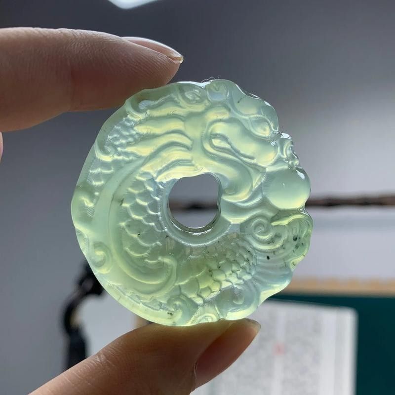 龍魚吊墜的材質哪種最好？