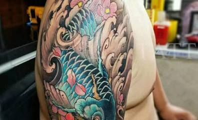 金龍魚先生實拍胸前有紋身：探討金龍魚先生胸前有紋身的問題時需要明確這里的“金龍魚先生”