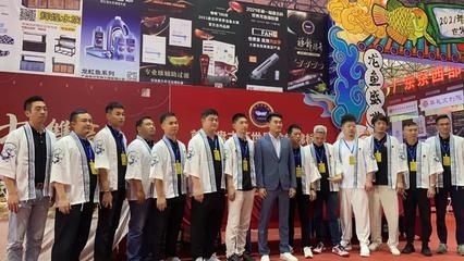 綠皮辣椒紅龍魚是不是先發(fā)綠：綠皮辣椒紅龍魚 綠皮辣椒紅龍魚是不是先發(fā)綠：綠皮辣椒紅龍魚 龍魚百科 第2張