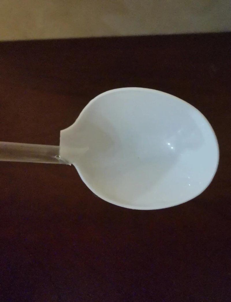 如何訓練六角恐龍從鑷子取食？