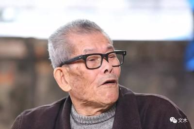 龍魚為什總在魚缸里轉圈圈（龍魚在魚缸里轉圈可能是由多種原因引起的）