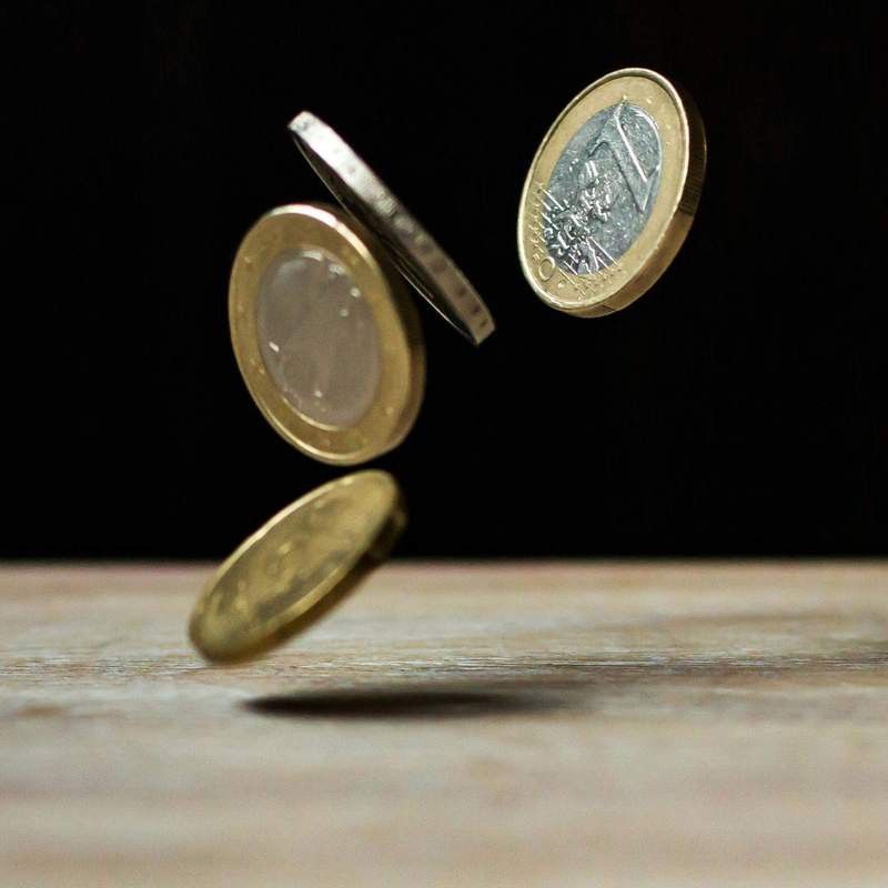 藍底和24K金底哪個更值錢？