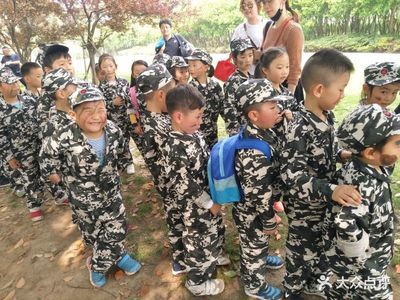 小龍魚文苑：上海小龍魚文苑