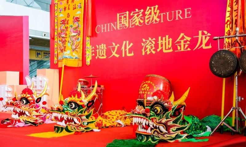 黃金龍還有哪些其他藝術形式？