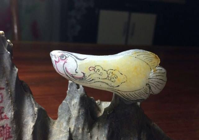 形容金龍魚雕刻（形容金龍魚雕刻的角度）