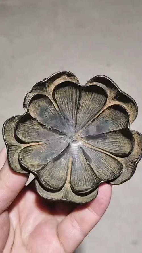 金龍魚擺件多久清潔一次？