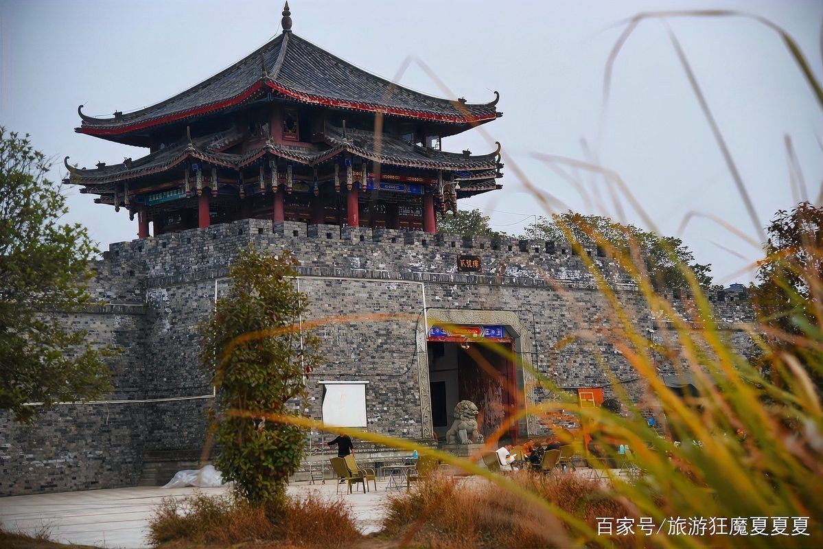 《鯉魚躍龍門》的創作背景是什么？