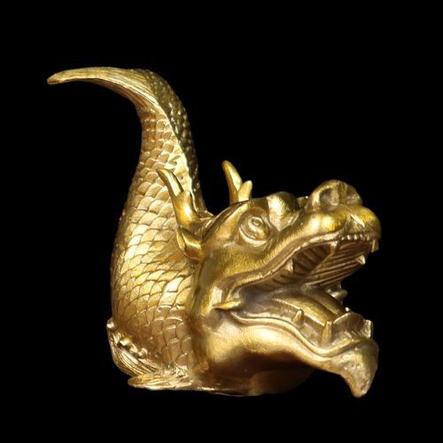如何選擇適合的龍頭魚尾擺件？